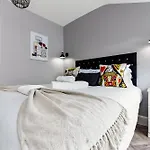 Welcoming And Radiant - Lovely & Family Friendly!